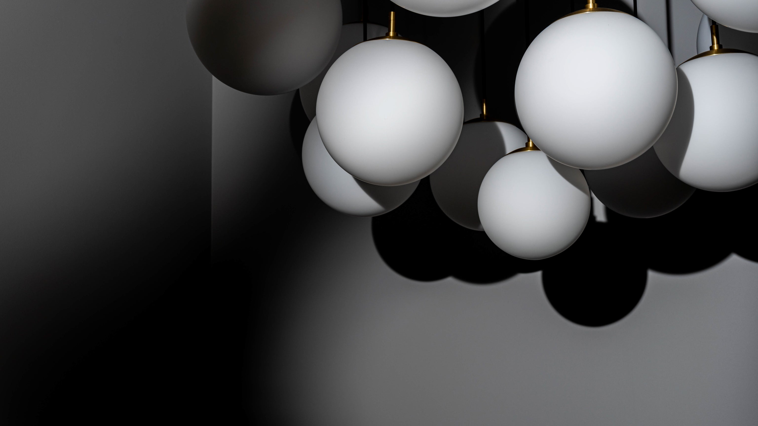 Schwung Spider Globe Chandelier